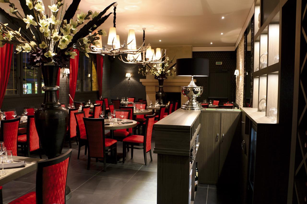 Logis -Hotel & Restaurant De La Place Les Monts d'Aunay Kültér fotó