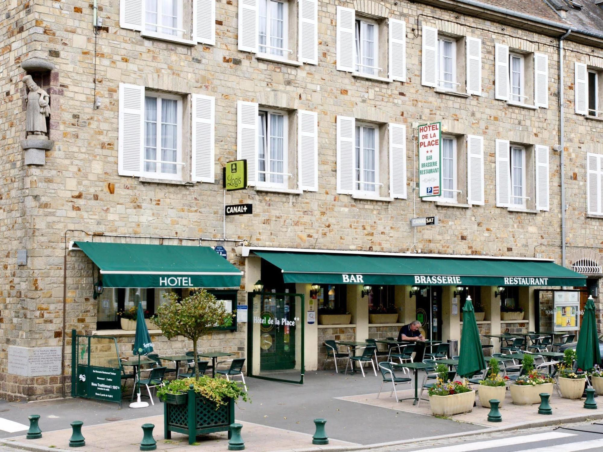 Logis -Hotel & Restaurant De La Place Les Monts d'Aunay Kültér fotó